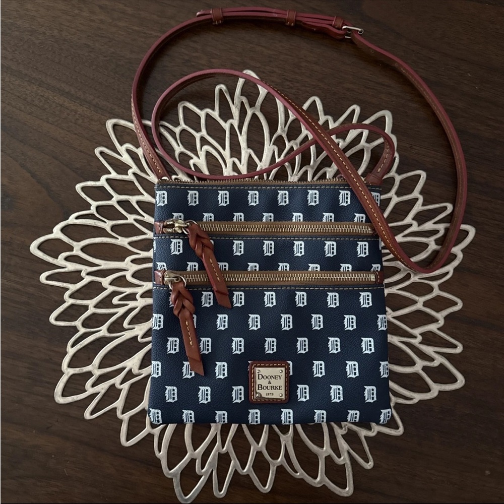 Dooney & Bourke Detroit Tigers D North South Triple Zip Crossbody Purse Bag MLB